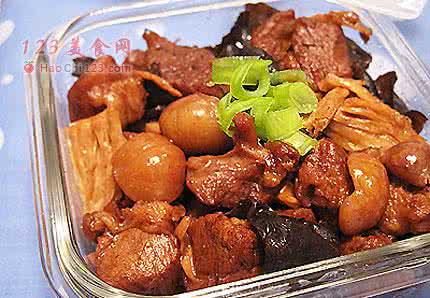 羊肉去腥味的妙招 秋冬进补 掌握三步一妙招领略羊肉的广式吃法——【浓香木耳羊肉煲】