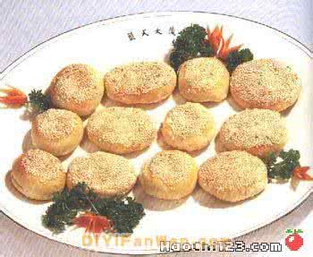 江苏黄桥烧饼 【一点资讯】正宗江苏黄桥烧饼做法，香、酥、脆、好吃！