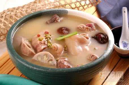 产妇喝什么汤下奶 产妇喝什么汤下奶 产妇常喝3种汤下奶快