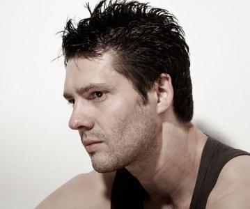 男人梦见自己掉头发 男人梦见自己掉头发 梦见掉头发