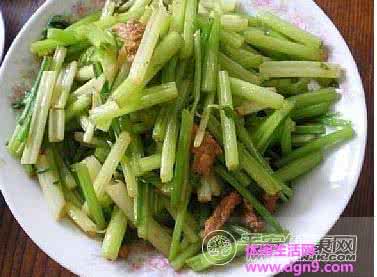韭菜炒猪肝 贫血缺铁吃什么好 大家都选择韭菜炒猪肝