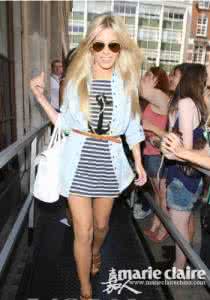 宋小宝携手乡爱众星 众星都爱海魂衫 哪种款式最有型?