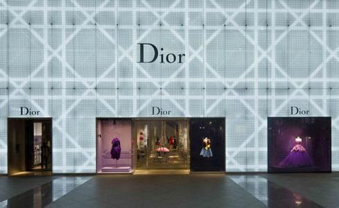 蒙田大道1111号 30号蒙田大道,15个区,45套礼服,Dior用黑白回放了梦开始的地方!