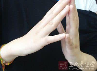 清除身体毒素 指尖一动作 竟能排清身体全部毒素