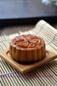 莲蓉蛋黄月饼 新手也能成功自制蛋黄莲蓉月饼