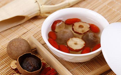 红枣桂圆枸杞茶的功效 桂圆红枣枸杞茶功效 桂圆红枣枸杞茶