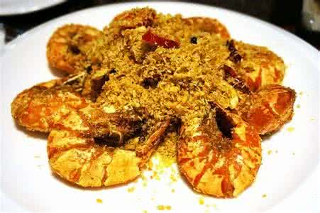 打豆浆的豆渣有妙用 妙用豆渣做五星级酒店的港式“避风塘”名菜——避风塘豆松藜麦香酥虾