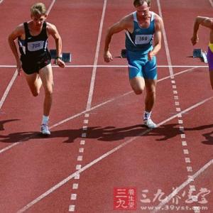 400米跑步技巧与训练 800米跑步的技巧分析和训练手段