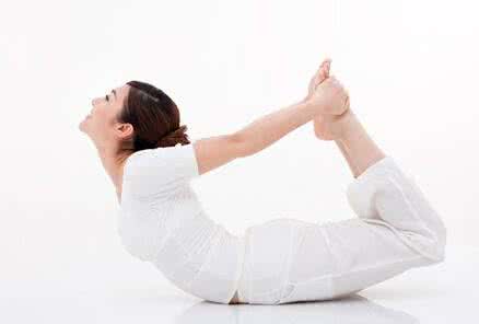 美背瑜伽 如何美背 5式瑜伽打造完美背部线条