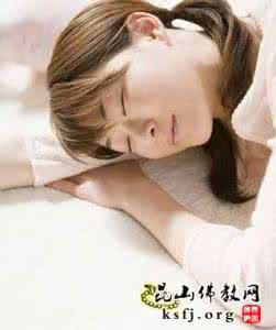 睡眠时头朝哪个方向好 睡眠秘密：头朝哪个方向睡最好？_睡觉头朝哪个方向好