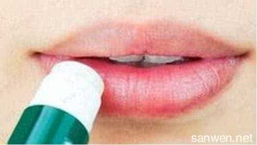 嘴唇干裂的原因 嘴唇干裂的8大原因