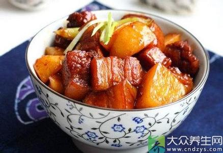 土豆红烧肉的家常做法 土豆红烧肉的家常做法 美味不腻人的做法