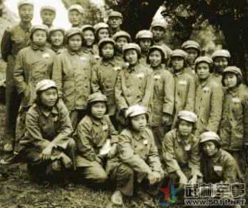 八千湘女上天山 王震为边疆老同志招亲 八千湘女上天山 豪