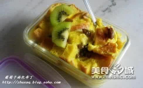 葡萄干布丁模型 最简单的葡萄干面包布丁