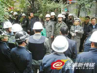 城管围攻警察大院 城管围攻警察大院 为什么城管不能变警察？