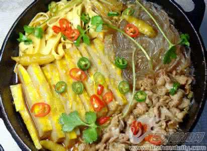 泡菜肥牛锅 温暖全身的鱼糕肥牛暖锅的做法