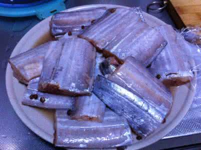 冰冻带鱼的做法和步骤 秘制蒸带鱼的做法步骤