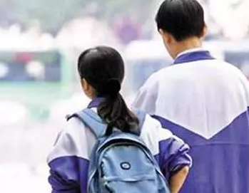 网恋丑男友却是大帅哥 网恋遭反对 网恋少女遭家长反对 竟和男友用502将手粘一起