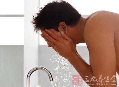 对付小心眼男人的妙招 女人使哪些妙招对男人诱惑比较大