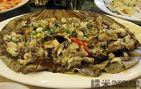 荷叶蒸田鸡 可口清香的嫩滑  荷叶蒸田鸡