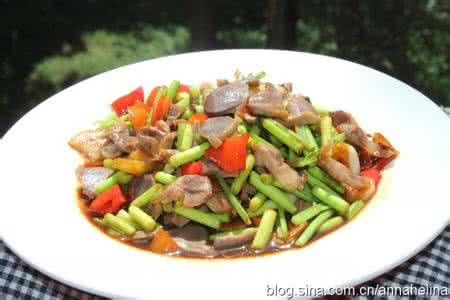 香菜炒鸡胗 香菜梗炒鸡胗 巧吃香菜梗