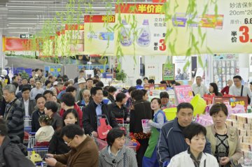 顾客退换货处理原则 顾客退换货处理原则 上海农工商超市水饺变质仍在卖 常有顾客来退换