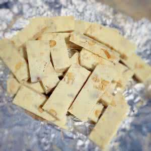 台湾手工牛轧糖的做法 牛轧糖的做法 台湾经典手工牛轧糖的做法,台湾经典手工牛轧糖怎么做好吃,台湾经典手工牛轧糖的家常做法