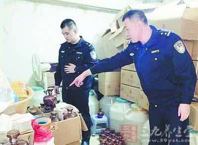 南京破获假酒案 厦门破获特大制售假酒案 在别墅里勾兑假茅台