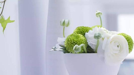 承欢闲听落雨 闲听窗外雨，一枕别梦寒