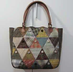 零碎布头 手工 用零碎布头也能做出高级感的包包,彻底改变你对拼布包包的固有印象!