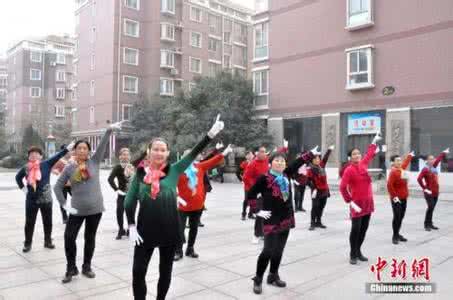 大妈在家跳广场舞漏缝 福州七旬大妈跳广场舞忘喝水 突发脑梗头晕嘴歪