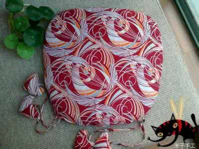 被单上的旧血渍怎么洗 旧被单变身爱心坐垫--旧物改造