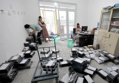 警方查获假冒水晶 海宁连续查获两起销售微整形类假冒药械大案