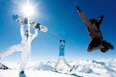 女生滑雪意外身亡 周末滑雪 听说周末想约人去滑雪,今天再不开口就来不及了