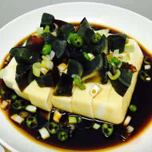 皮蛋豆腐的营养价值 皮蛋豆腐的做法 营养丰富的皮蛋豆腐在家做