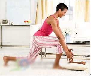 瘦脸小动作 看电视也减肥 八个小动作不知不觉瘦