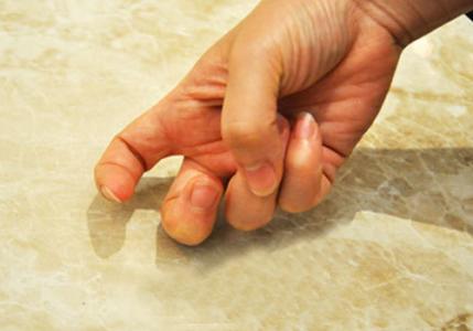 卫生间旧瓷砖如何翻新 如何挑选磁砖