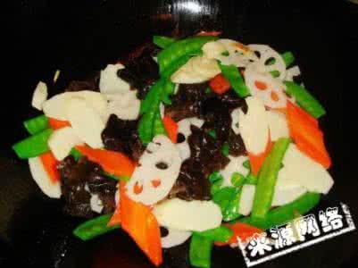 荷塘小炒的做法 年夜饭:荷塘小炒的做法