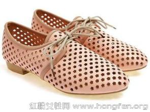 男洞洞鞋 夏季 夏季复古风洞洞鞋推荐