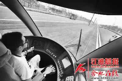 深圳有轨电车试跑 只有踏上了有轨电车,穿越才真正开始