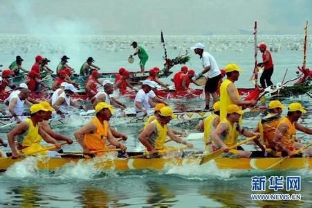 蔡山青春辣妈威风锣鼓 端午｜锣鼓阵阵赛龙舟，艾叶青青保安康