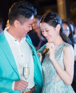 重生娱乐圈鹿少靠边站 花式盘发靠边站 壕气的娱乐圈更爱极简风