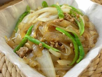 肉末粉条 洋葱肉末炒粉条（粉条最入味、最爽滑、最Q的做法）