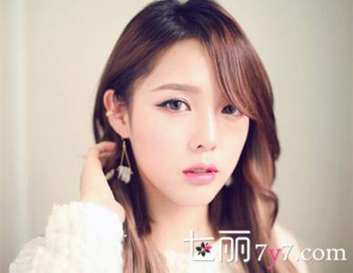 为你补妆三部曲 轻松补妆三个“一”