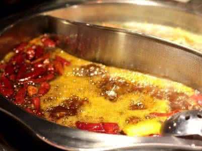 清油火锅炒料 炒制麻辣清油火锅以及在炒底料和调锅底的过程中应当掌握的关键技术。