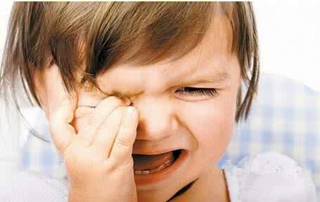 宝宝老眨眼怎么回事 宝宝老眨眼是怎么回事 当心6种疾病找上门