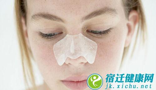 去除鼻子黑头的小窍门 鼻子上有黑头怎么办 简单小窍门去除草莓鼻