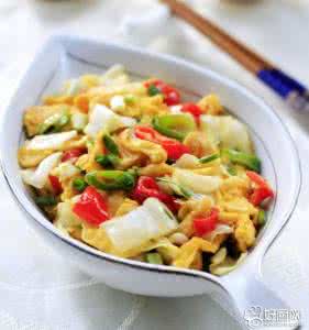 香椿炒鸡蛋家常做法 炒鸡蛋的做法 泡菜炒鸡蛋的做法,泡菜炒鸡蛋怎么做好吃,泡菜炒鸡蛋的家常做法
