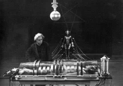 灵魂出窍 灵魂出窍 科学家让你拥有“第三只手”，还能让你“灵魂出窍”