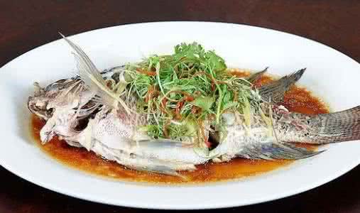 清蒸鱼的做法 做美味清蒸鱼 八个技巧不能少